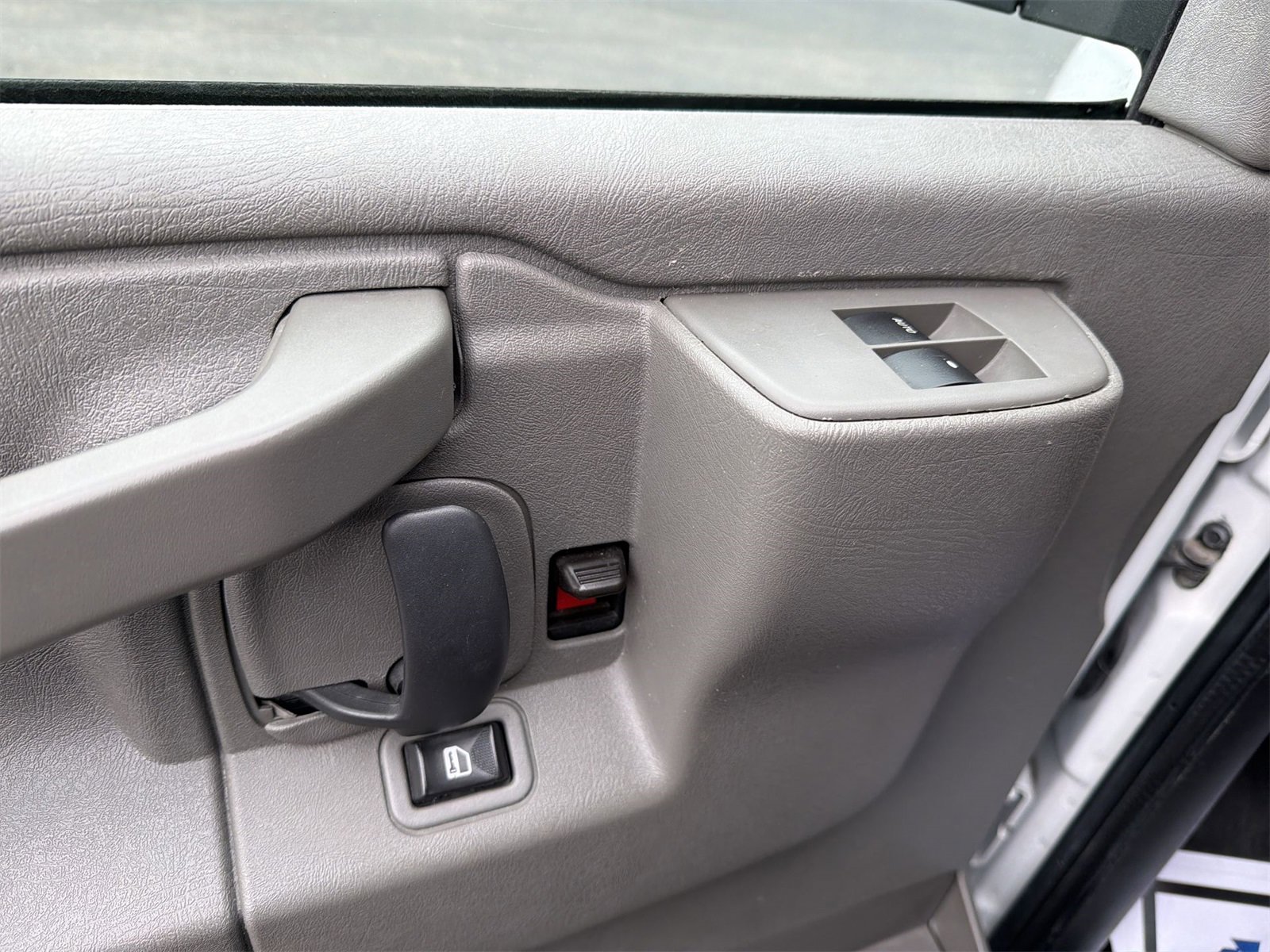 Used 2017 Chevrolet Express 3500 LT w/ LT Preferred Equipment Group image 17