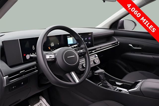 Used 2025 Hyundai Tucson SE AWD/4WD image 12