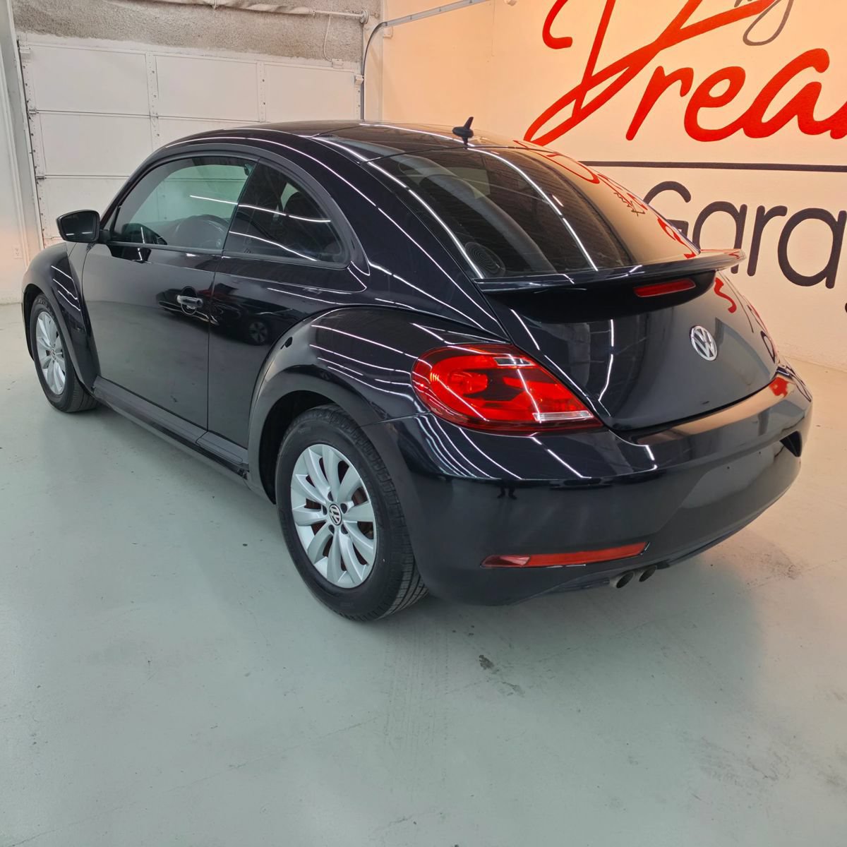 Used 2017 Volkswagen Beetle 1.8T S FWD image 4