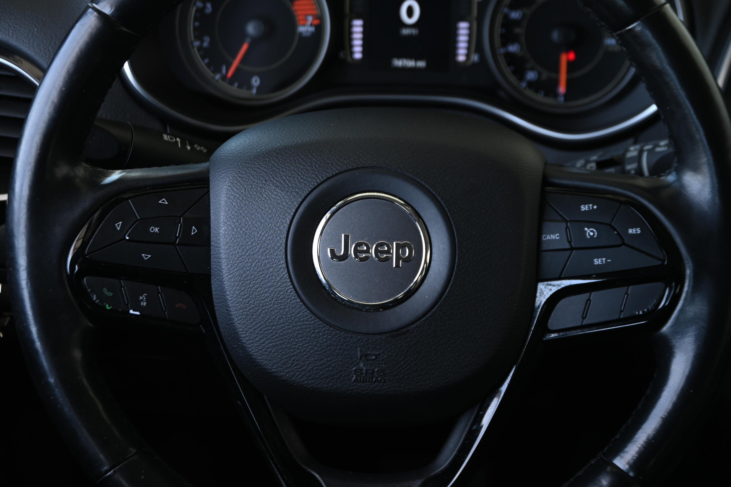 Used 2021 Jeep Cherokee Latitude Plus FWD image 29