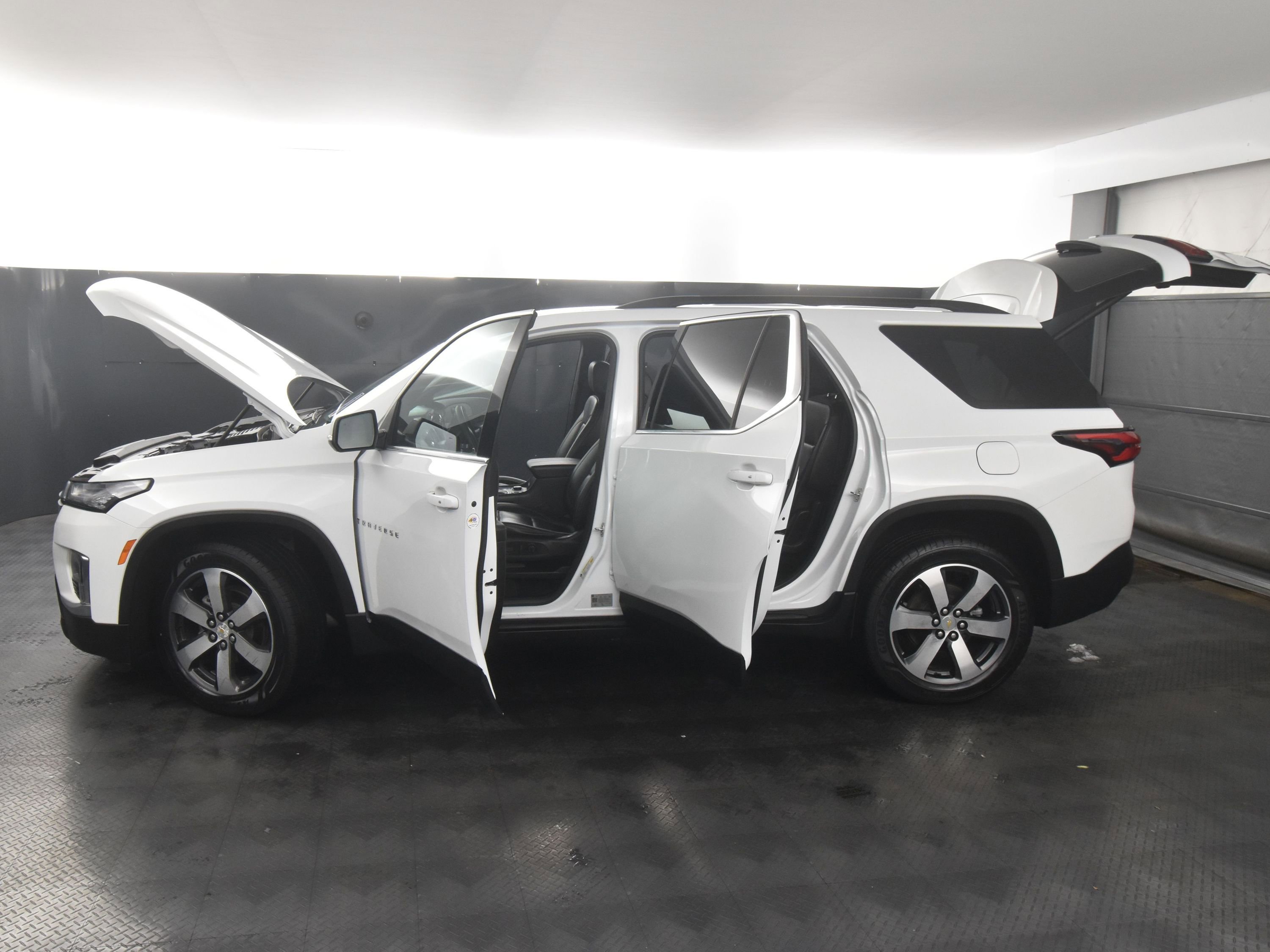 Used 2023 Chevrolet Traverse LT w/ LT Premium Package image 24