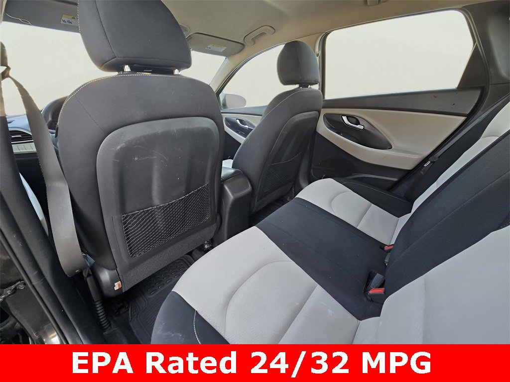 Used 2018 Hyundai Elantra GT image 31