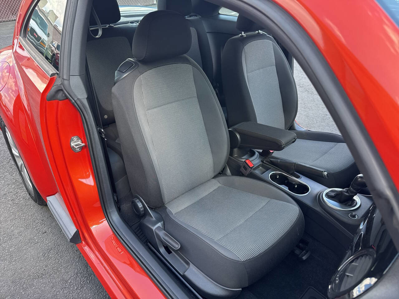 Used 2017 Volkswagen Beetle 1.8T Classic FWD image 31