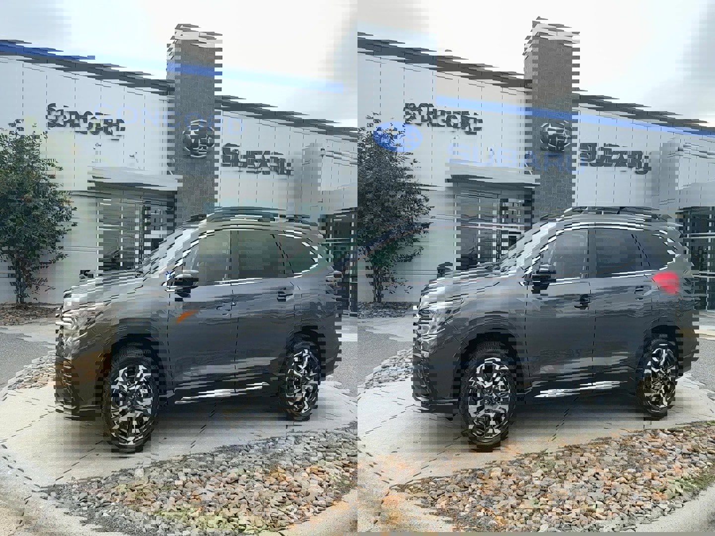 New 2025 Subaru Ascent Limited image 1