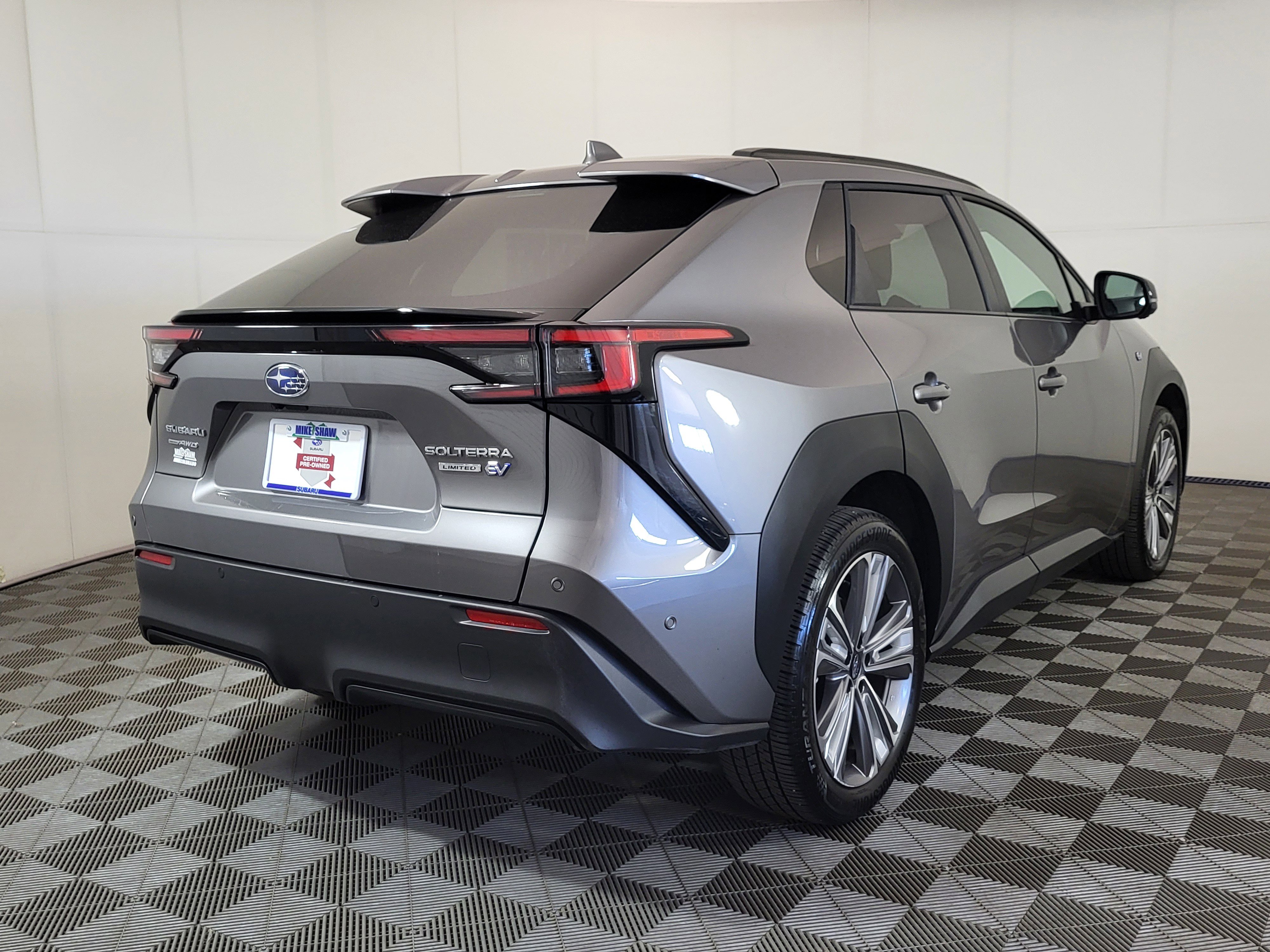 Used 2025 Subaru Solterra Limited image 7