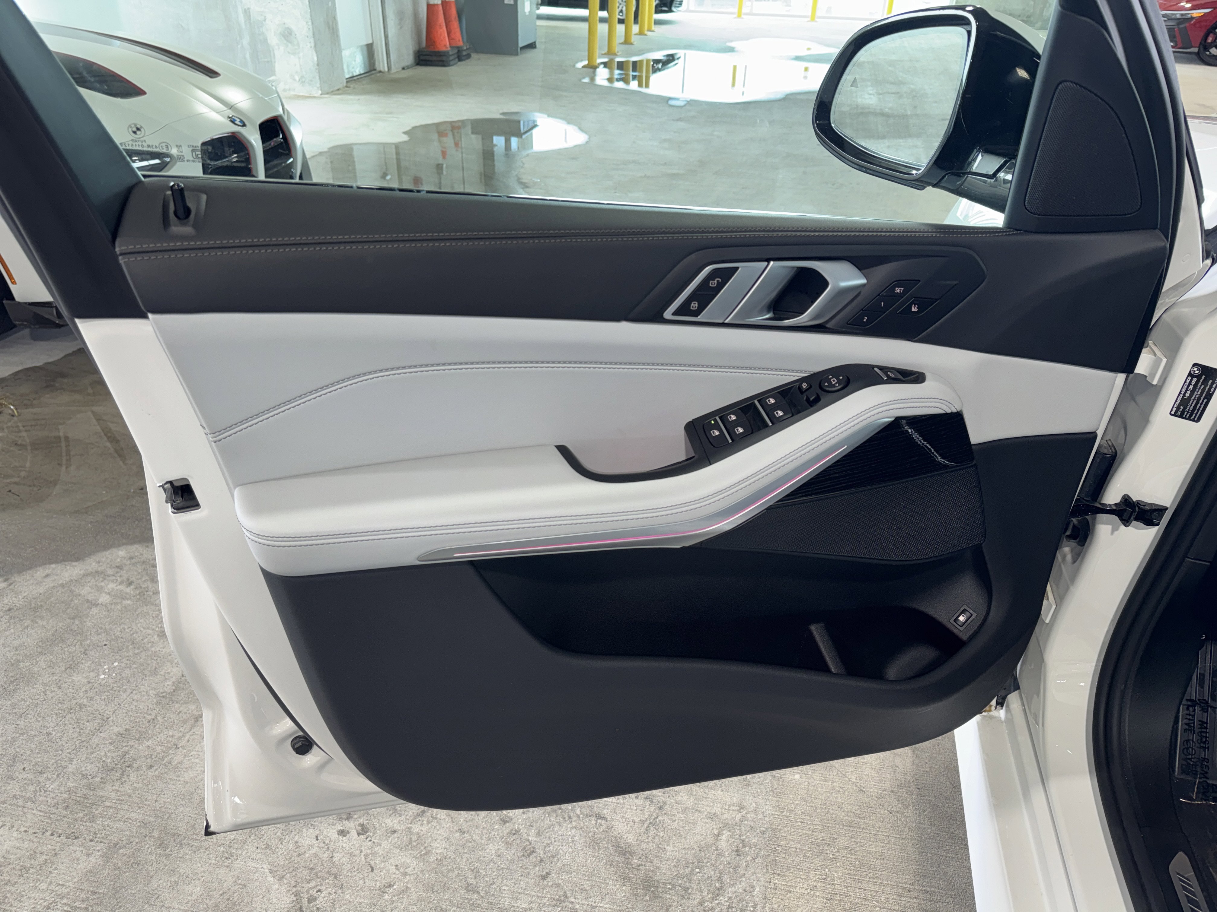 Certified 2025 BMW X5 xDrive50e w/ M Sport Package image 17