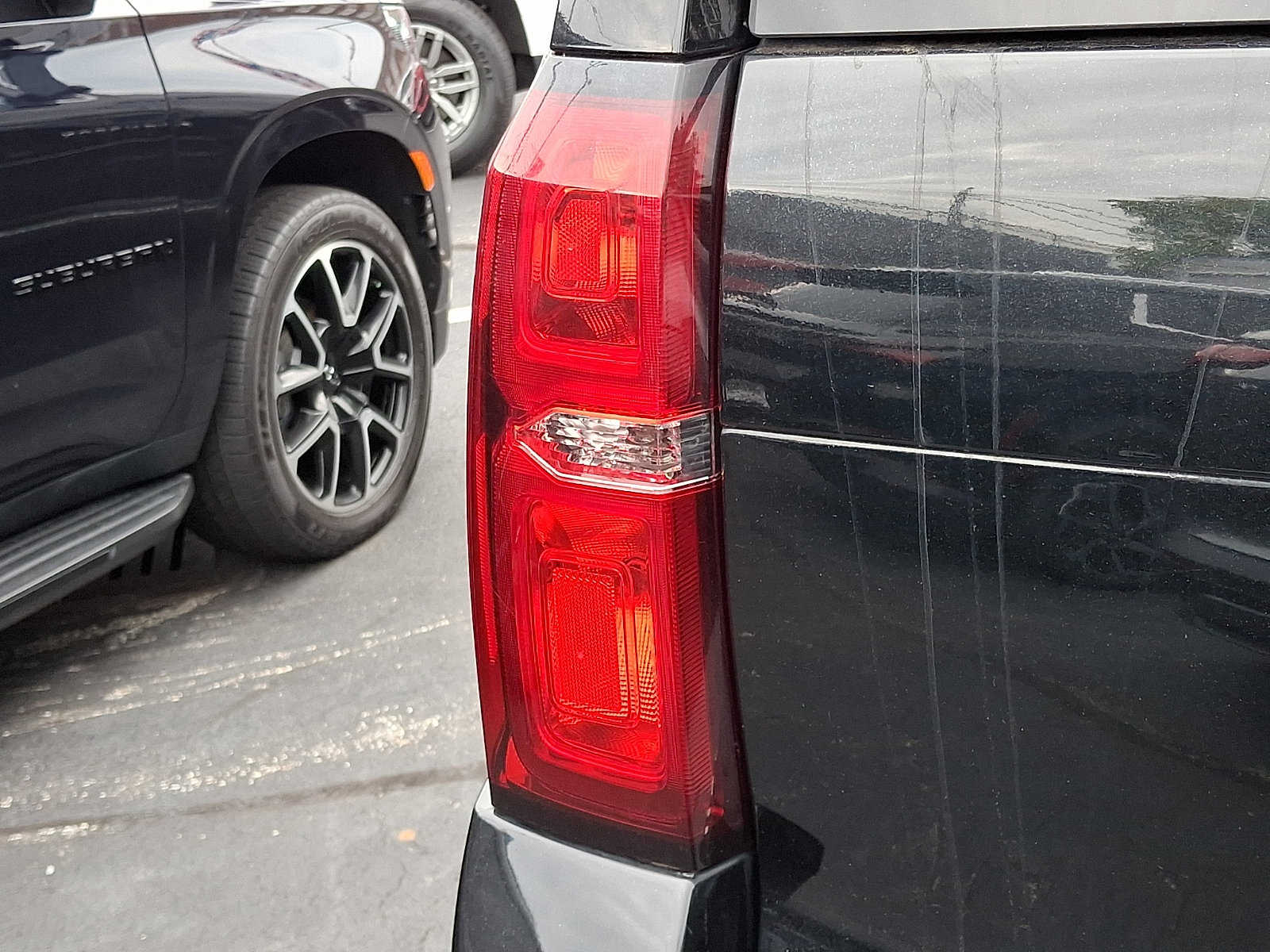 Certified 2016 Chevrolet Suburban LTZ AWD/4WD image 8