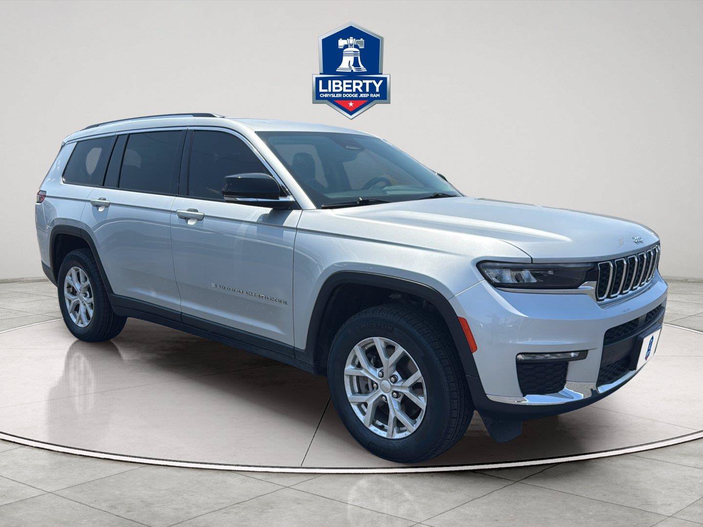 Used 2023 Jeep Grand Cherokee L Limited AWD/4WD image 15