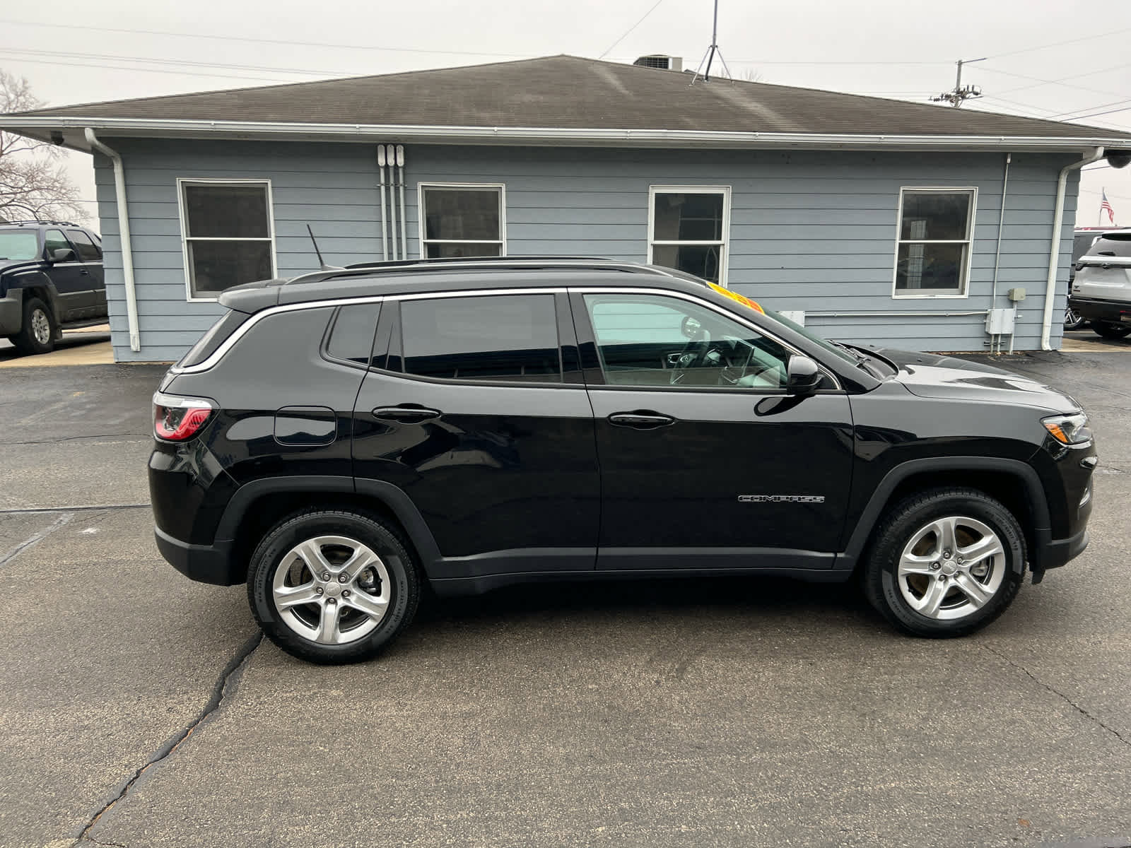 Used 2023 Jeep Compass Latitude w/ Convenience Group image 2