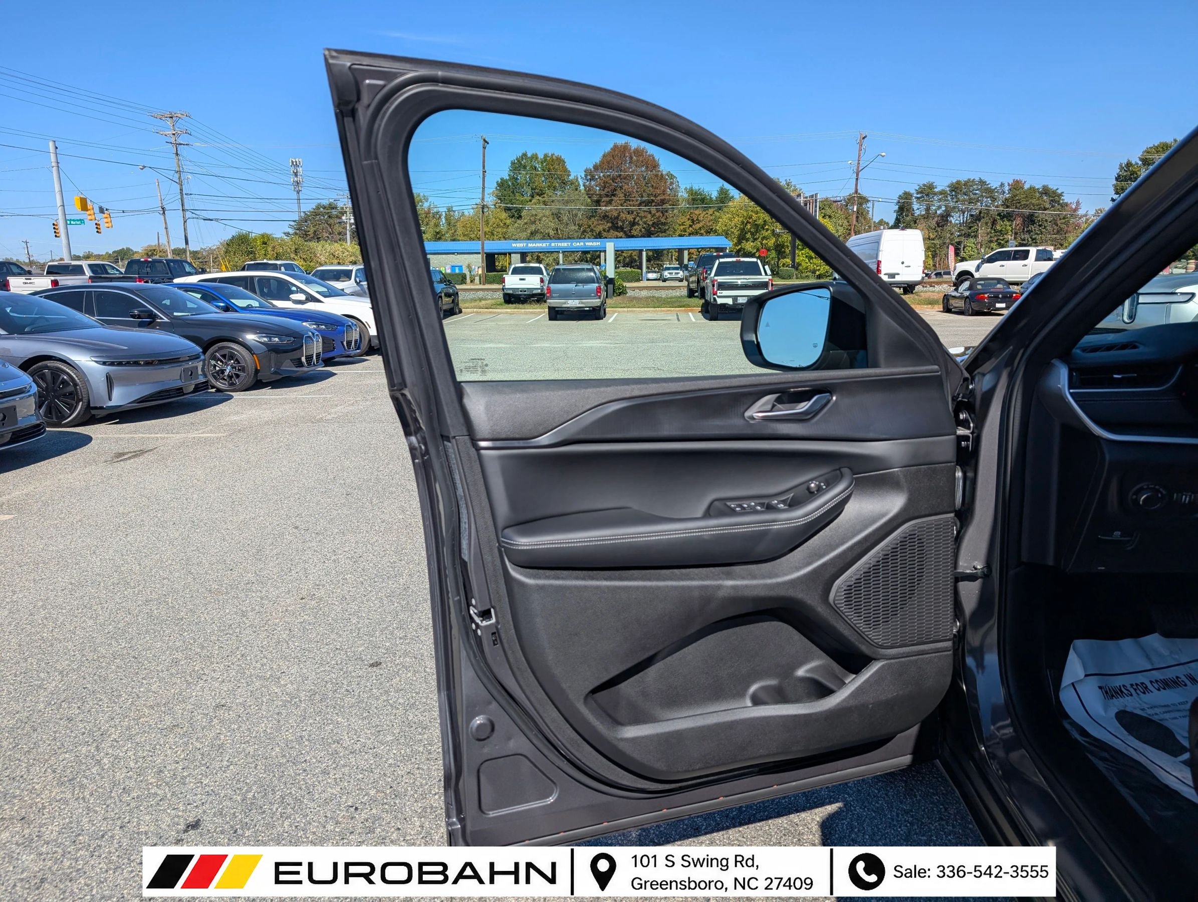 Used 2025 Jeep Grand Cherokee Laredo X AWD/4WD image 9