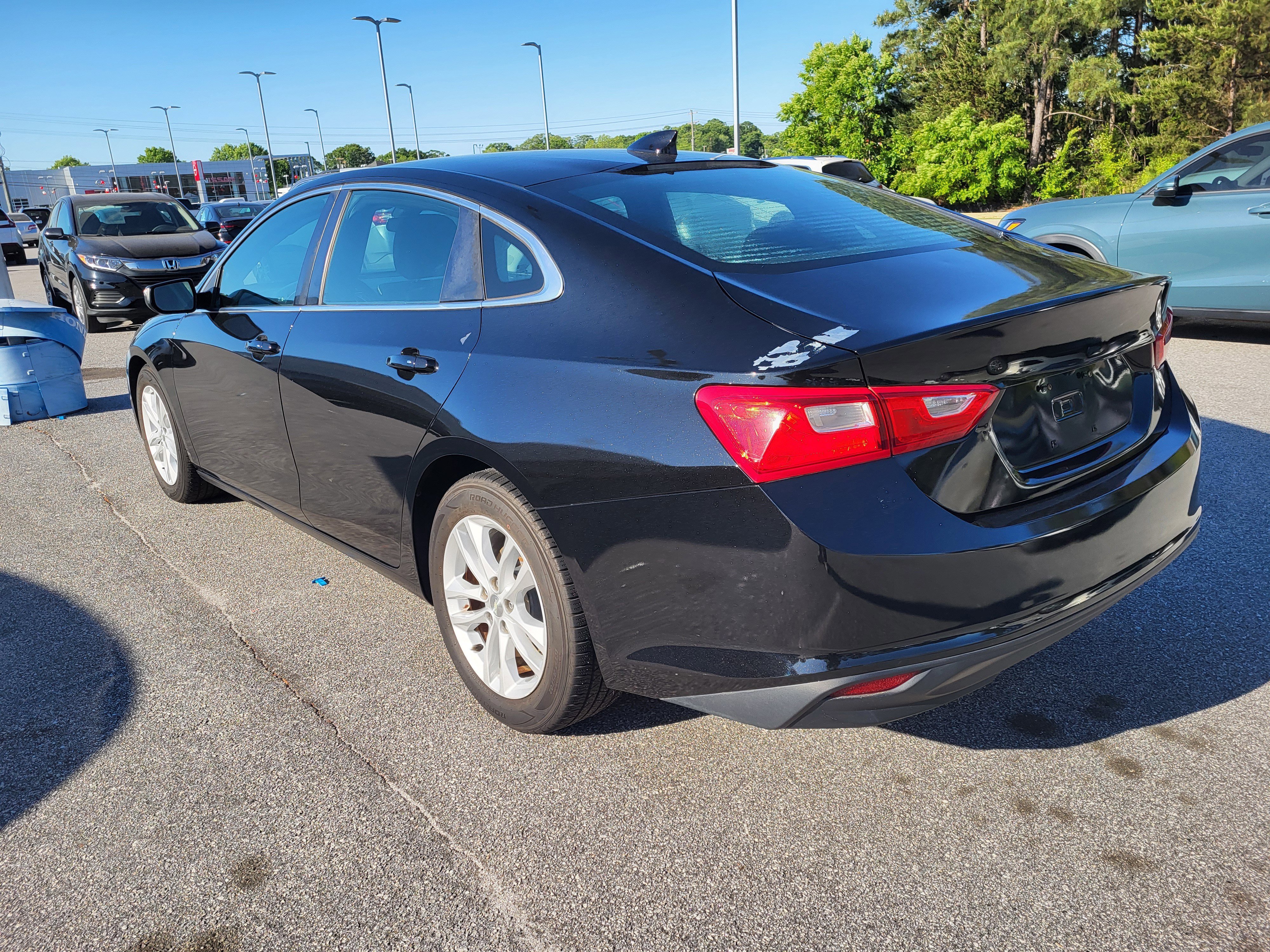 Used 2017 Chevrolet Malibu LT FWD image 6