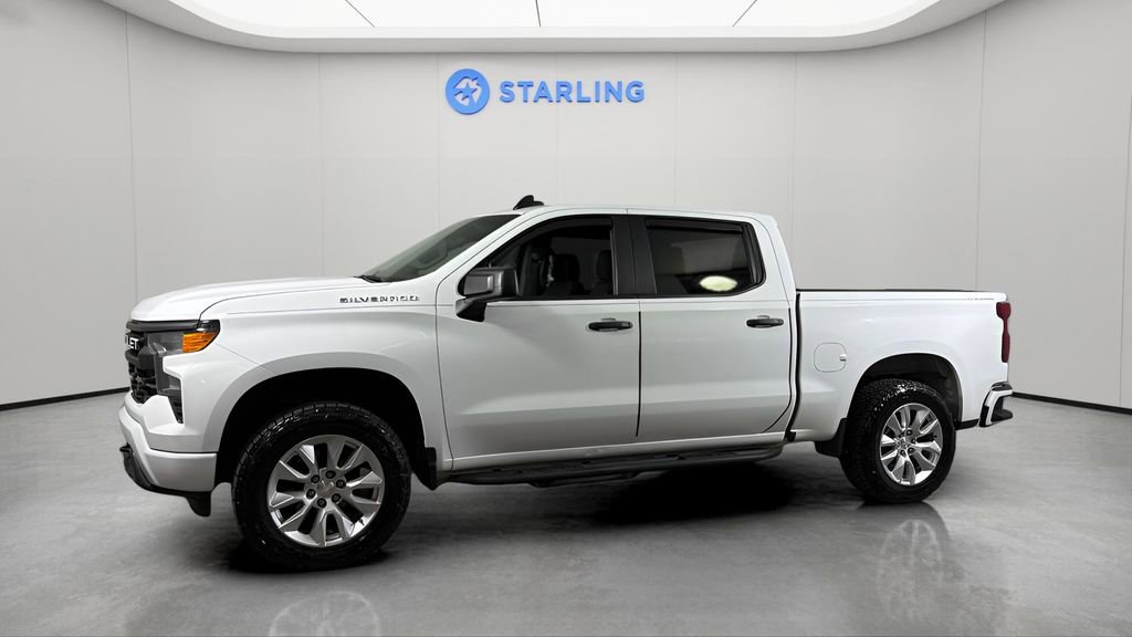Used 2022 Chevrolet Silverado 1500 Custom RWD image 2