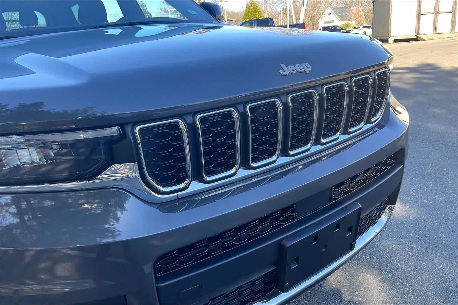 Used 2025 Jeep Grand Cherokee L Laredo AWD/4WD image 31