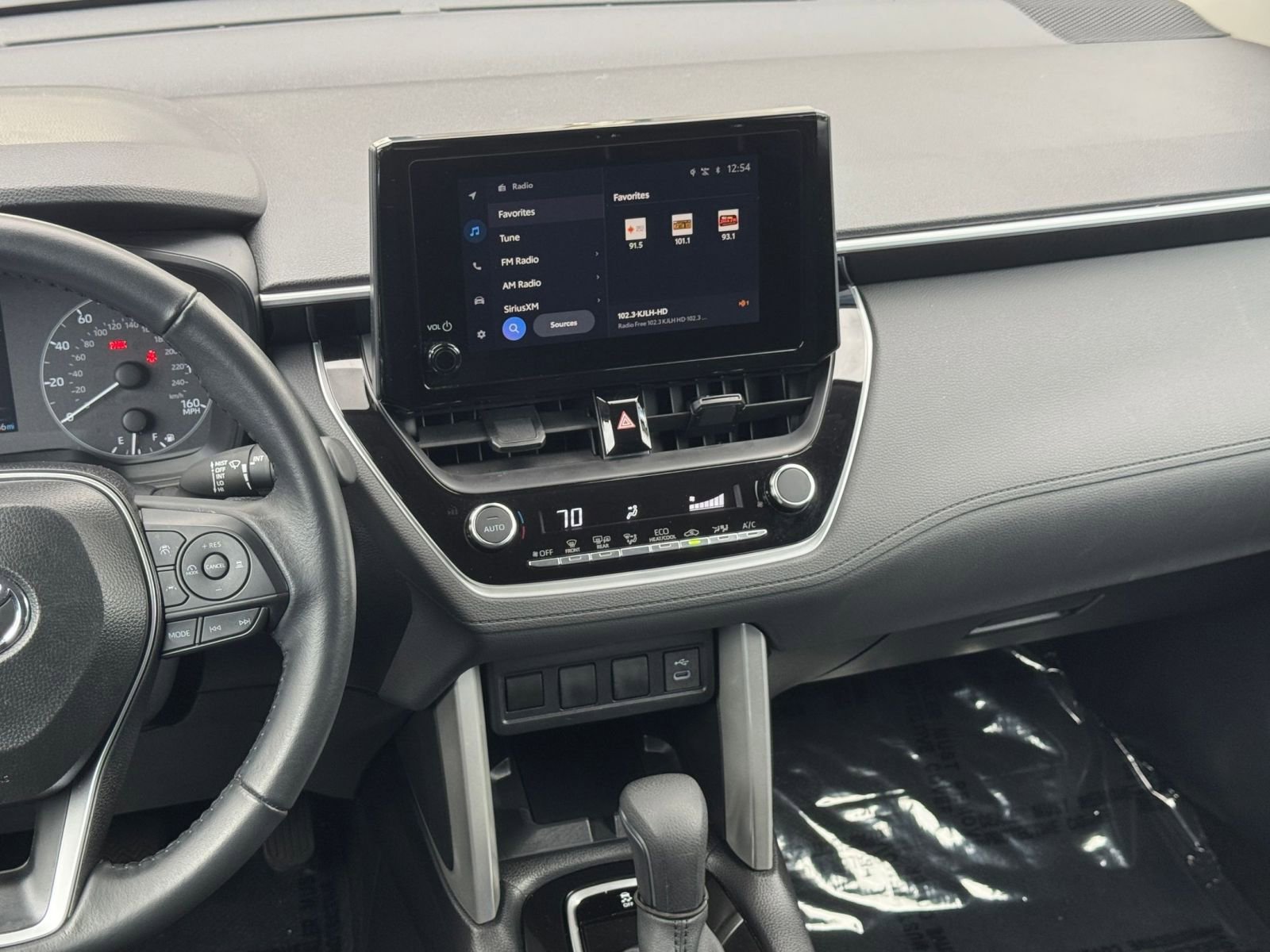 Used 2025 Toyota Corolla Cross LE image 21