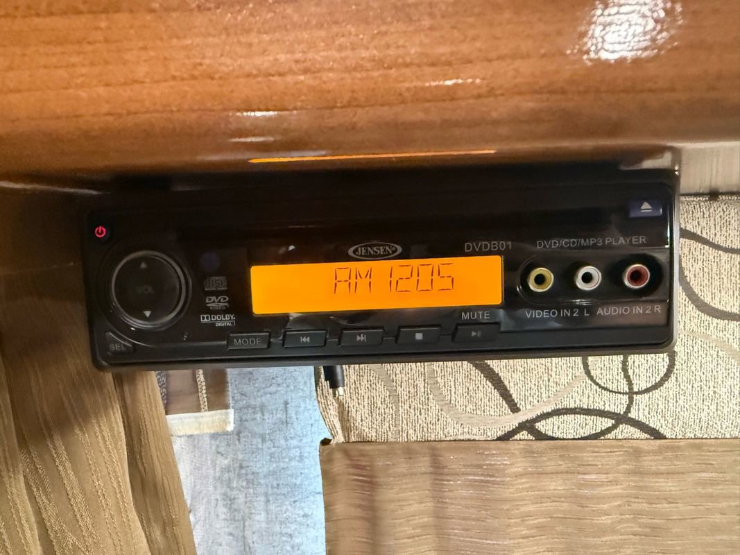 Used 2017 Ford E-450 and Econoline 450 Super Duty w/ Motorhome Prep Package RWD image 17