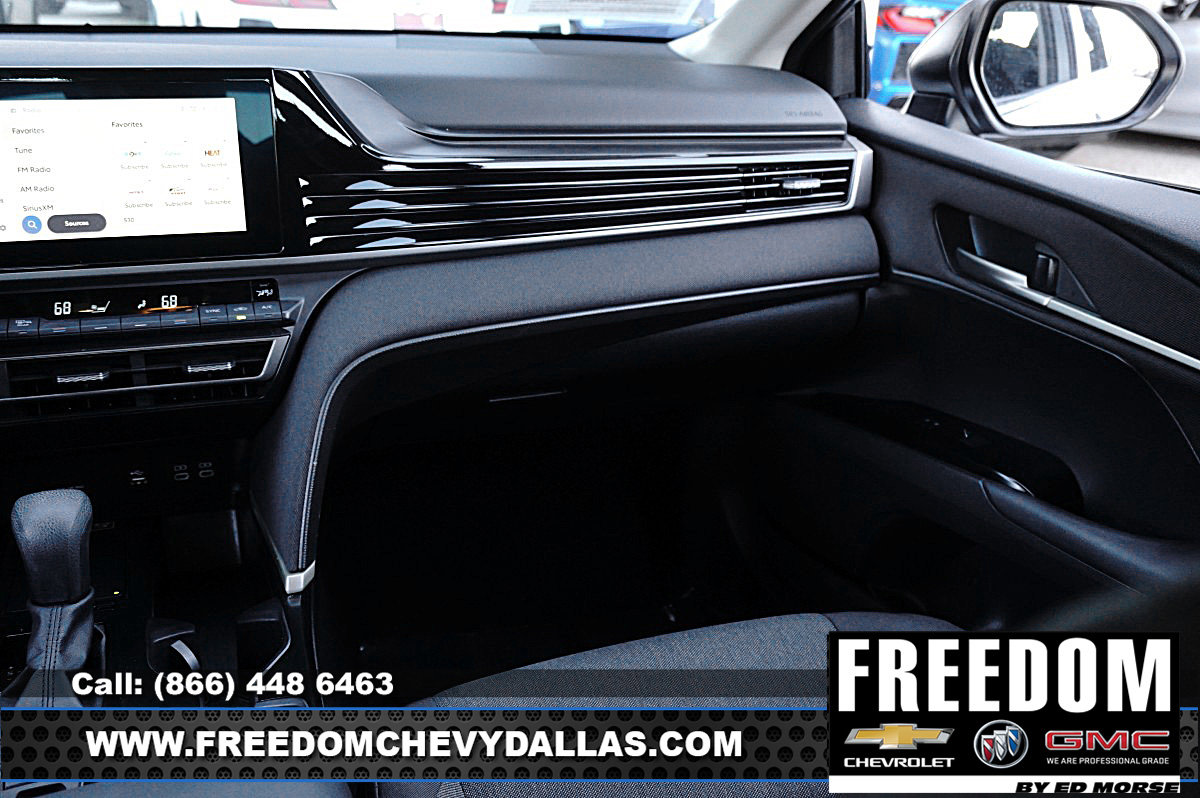 Used 2025 Toyota Camry LE image 30