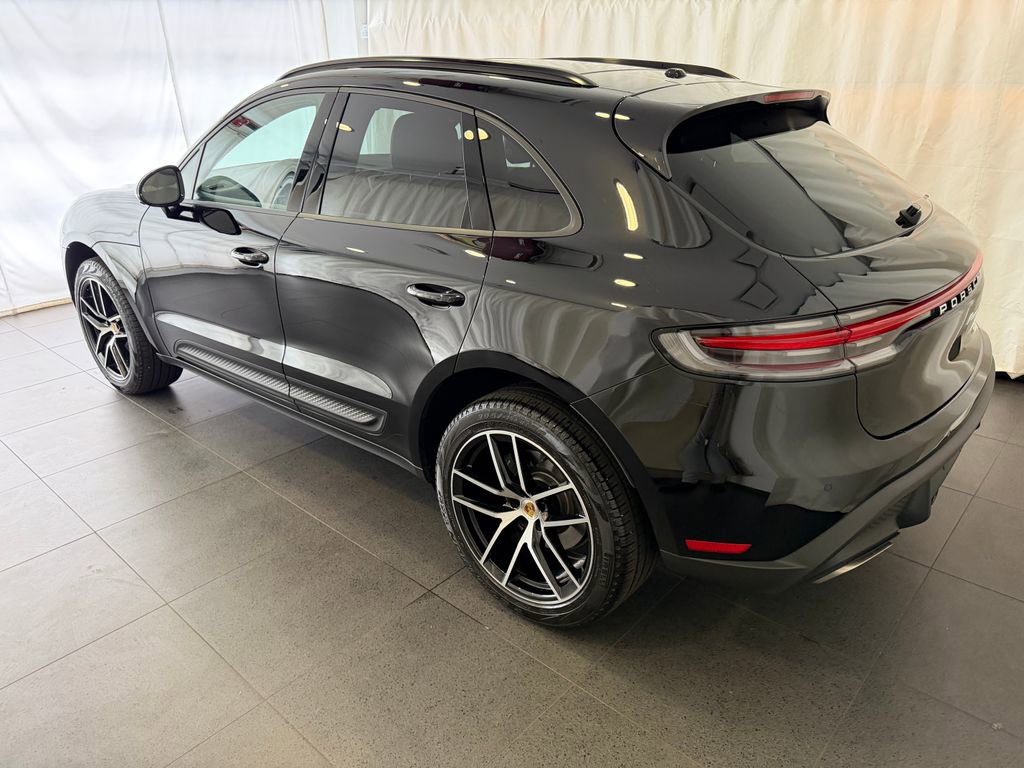 Used 2025 Porsche Macan AWD/4WD image 3
