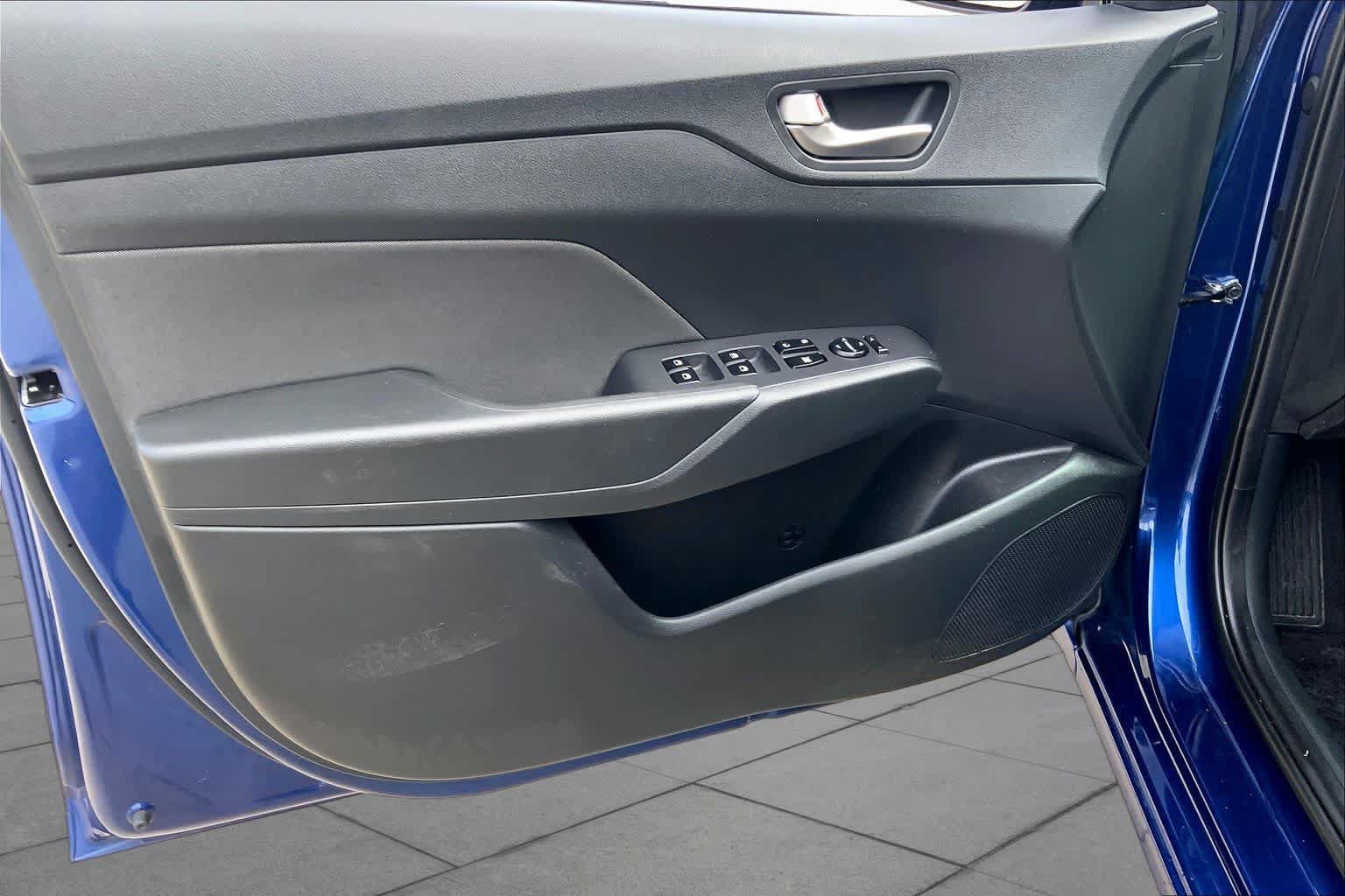 Used 2022 Hyundai Accent SE FWD image 22