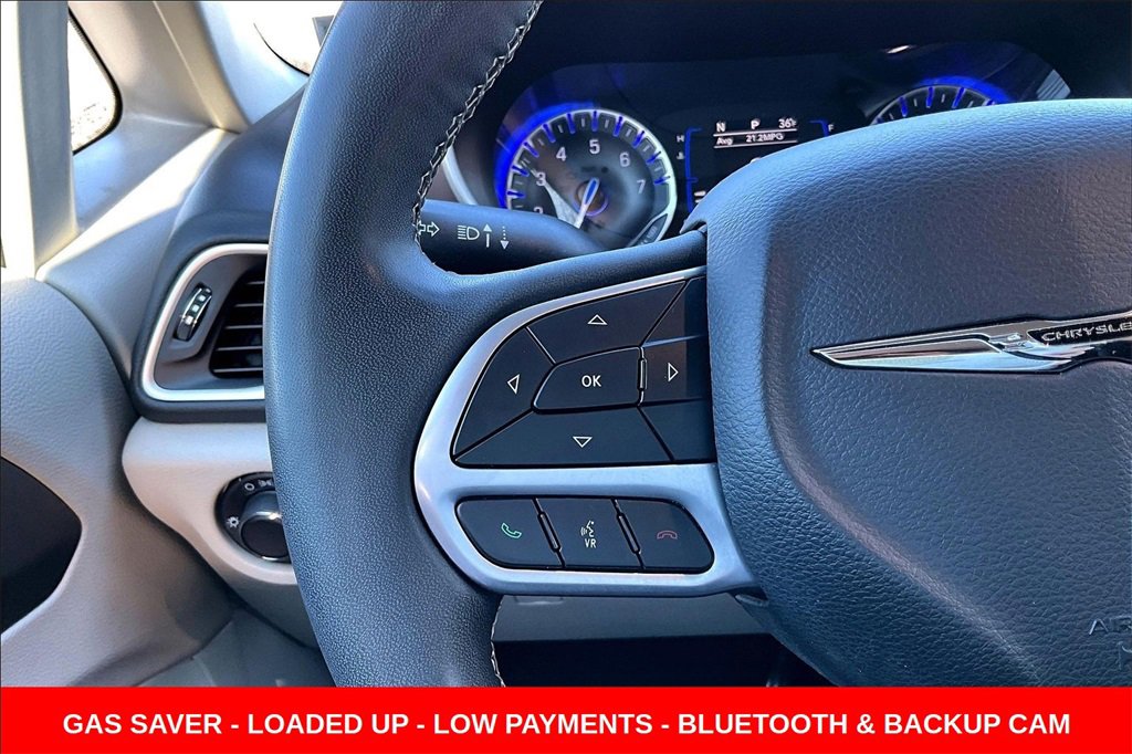 Used 2022 Chrysler Voyager LX image 10