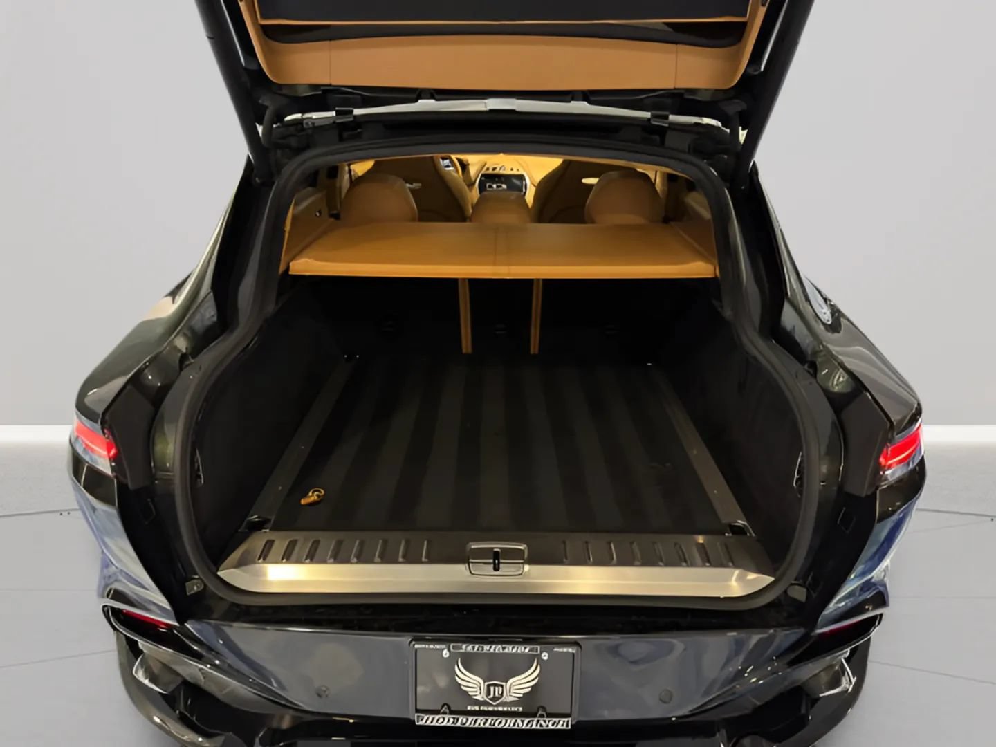 Used 2021 Aston Martin DBX AWD/4WD image 19