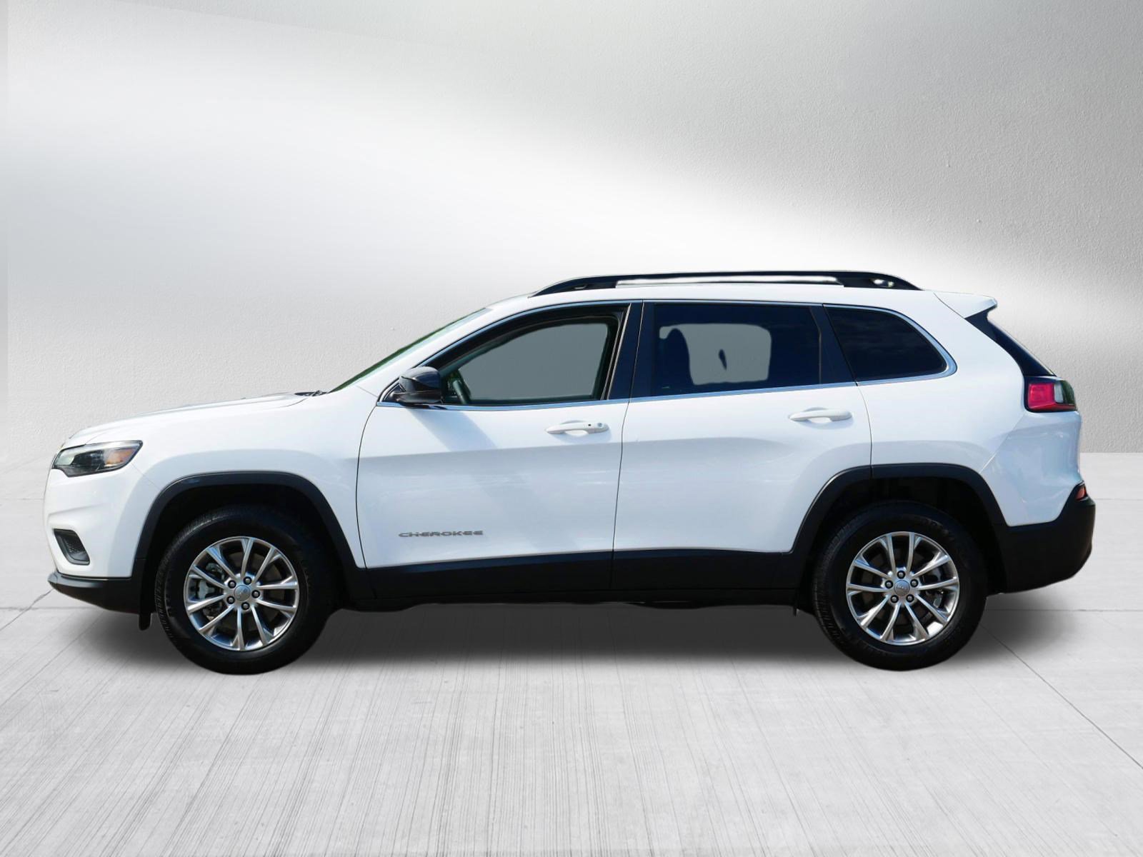 Used 2022 Jeep Cherokee Latitude Lux w/ Mopar Interior Package AWD/4WD image 4