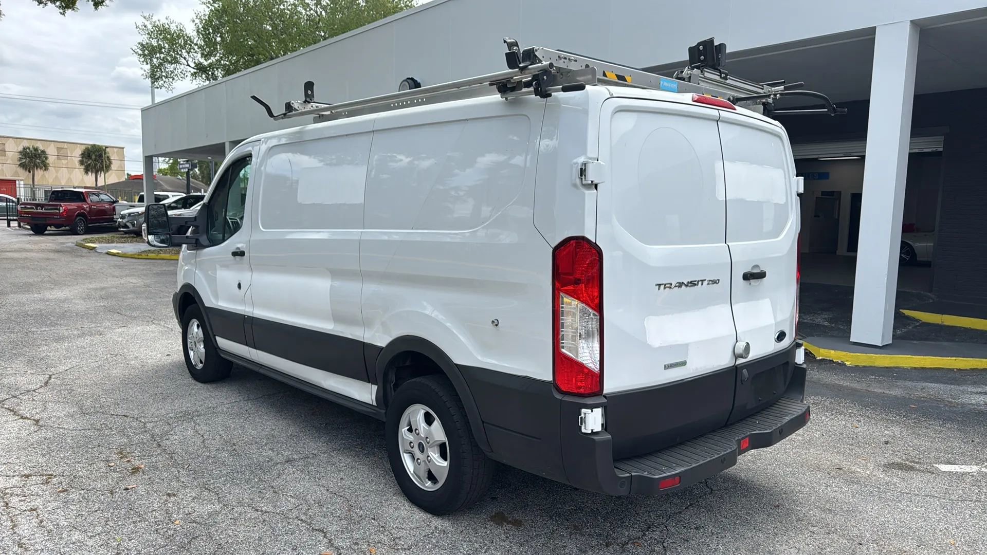 Used 2019 Ford Transit 250 130 Low Roof RWD image 5
