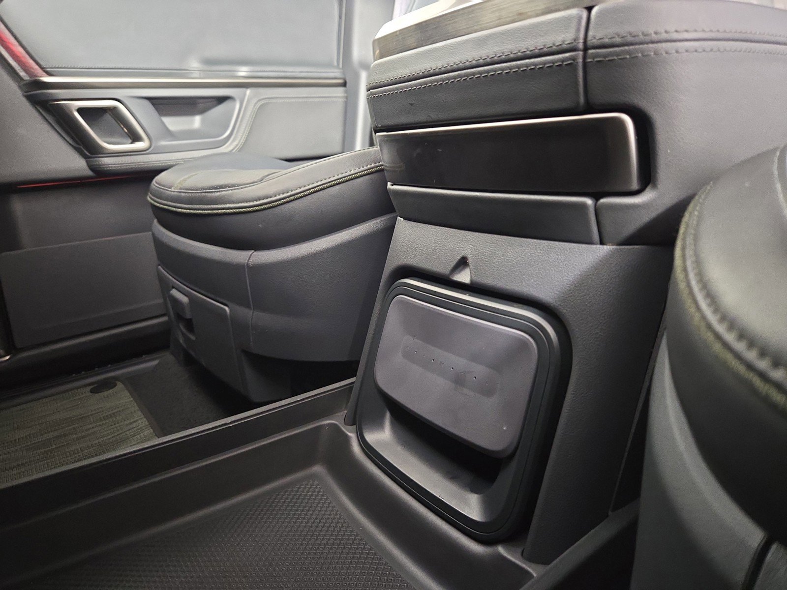 Used 2022 Rivian R1T Launch Edition image 31