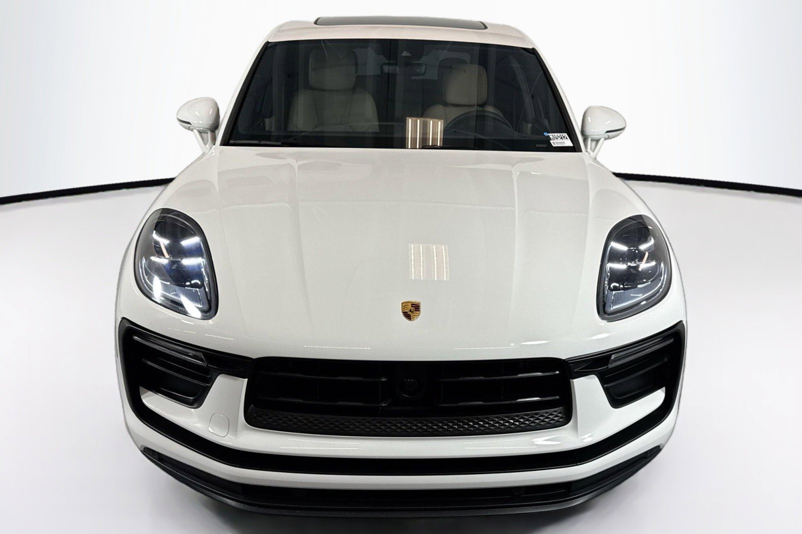 Used 2024 Porsche Macan w/ Premium Plus Package image 2