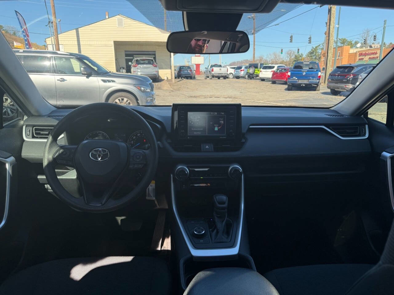 Used 2021 Toyota RAV4 LE image 18