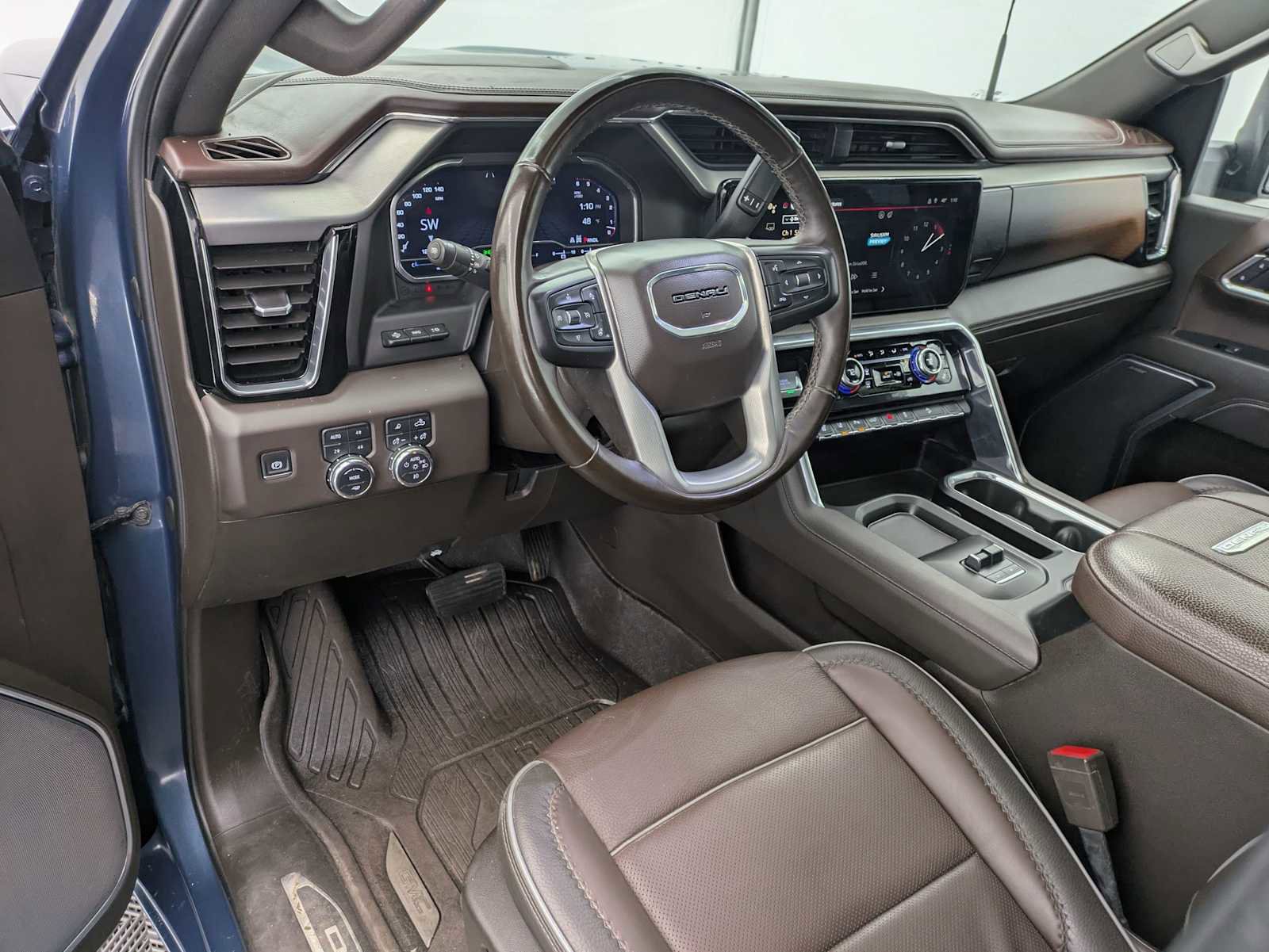 Used 2025 GMC Sierra 2500 Denali w/ Denali Reserve Package image 2