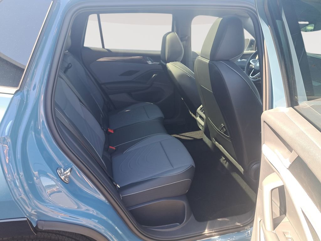 New 2025 Volkswagen Tiguan SE R-Line image 16