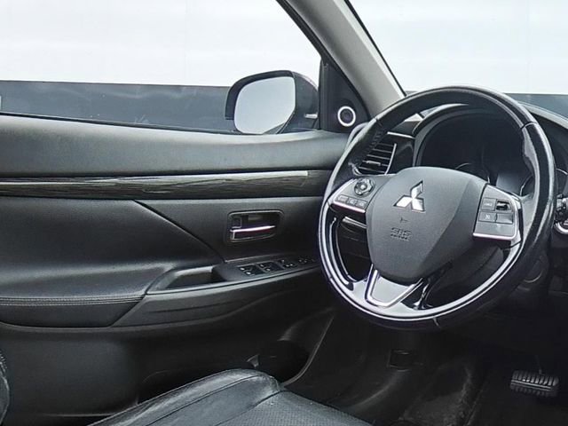 Used 2016 Mitsubishi Outlander AWD image 17