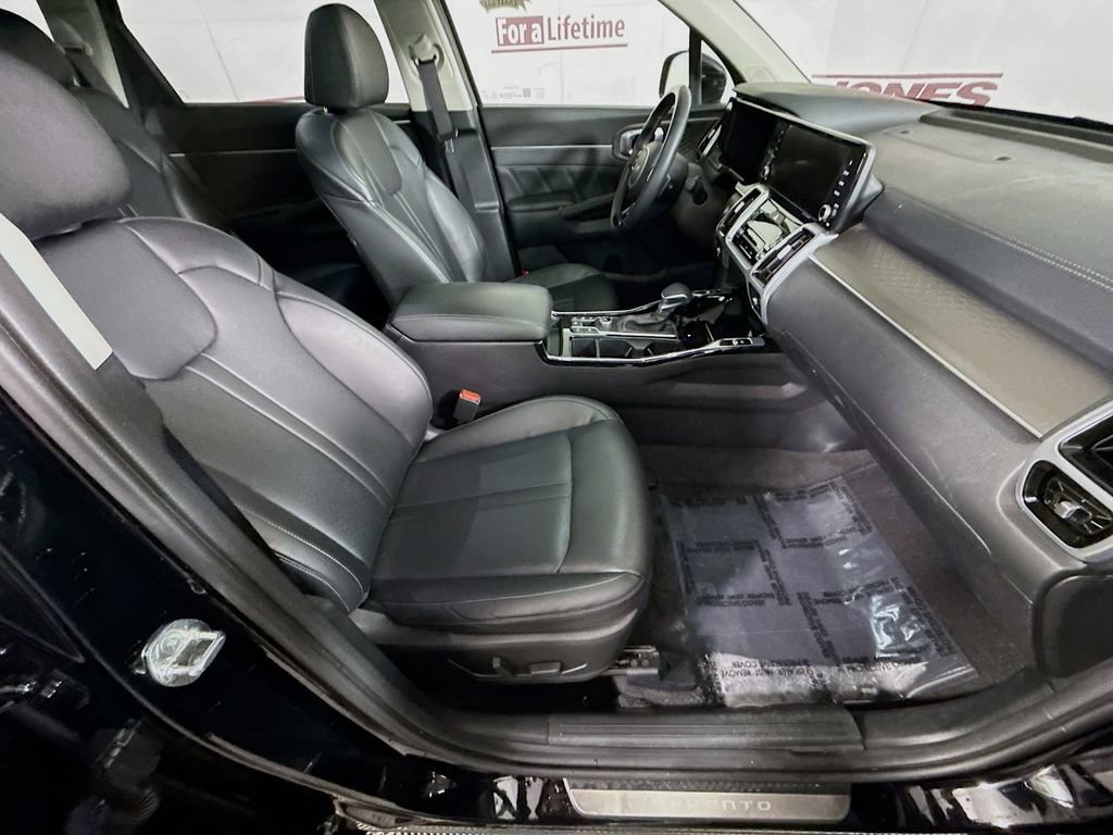 Certified 2023 Kia Sorento SX image 33