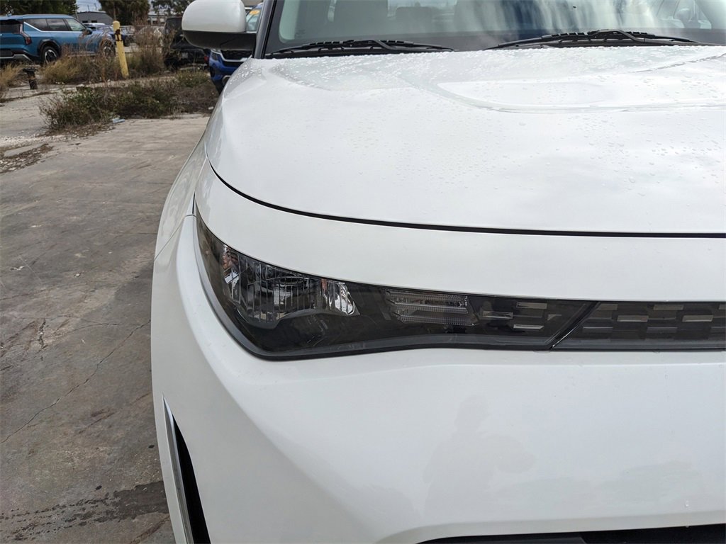 Certified 2025 Kia Soul LX image 11