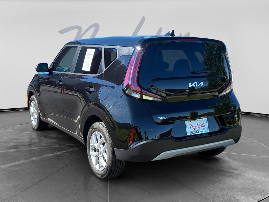 Certified 2025 Kia Soul LX w/ LX Technology Package FWD image 5