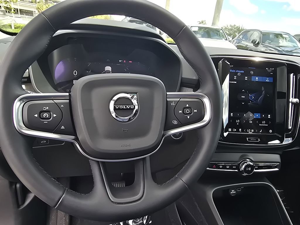 Used 2023 Volvo XC40 B5 Plus w/ Protection Package Premier image 22