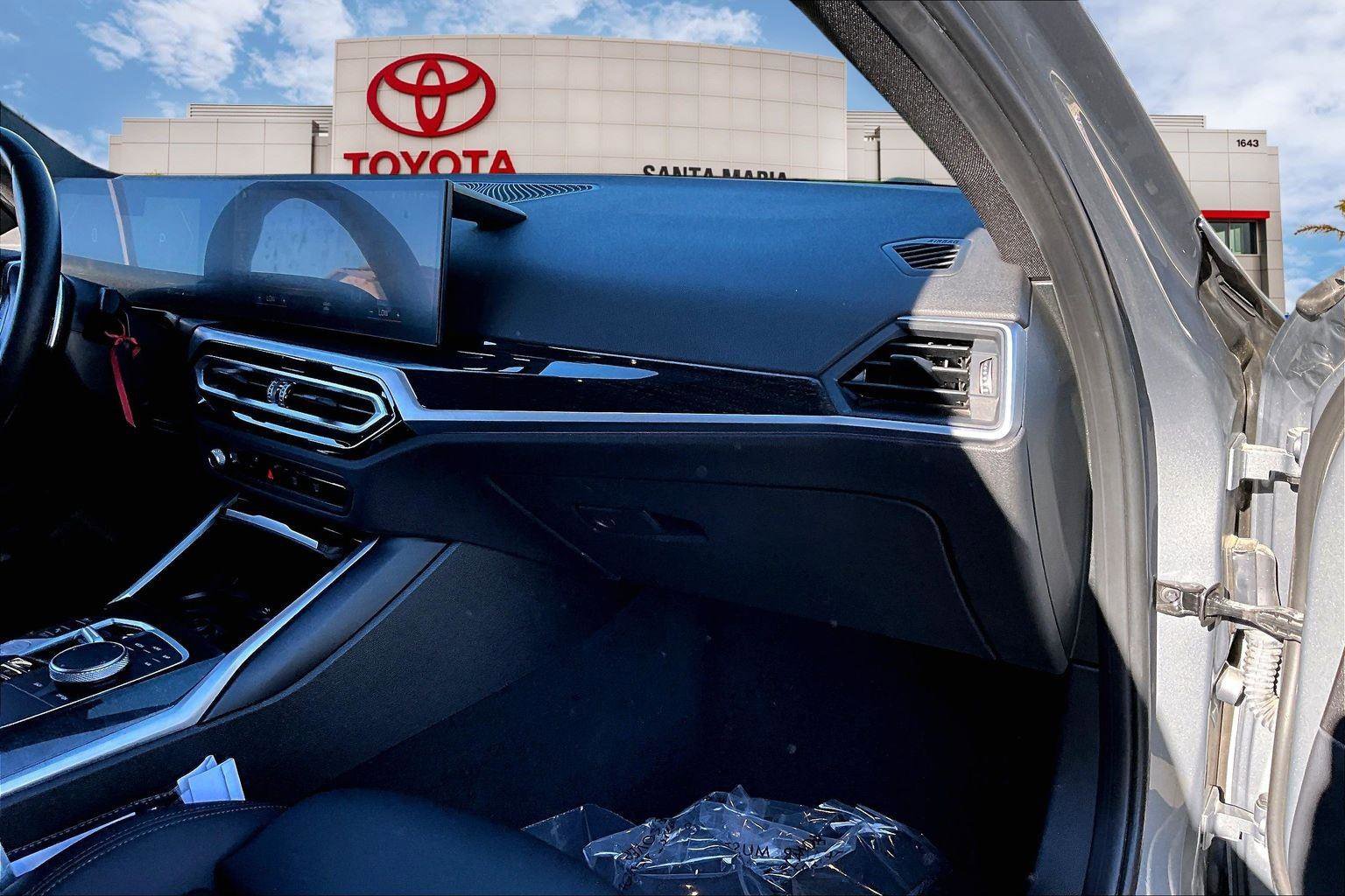 Used 2023 BMW 330i Sedan w/ Convenience Package image 16