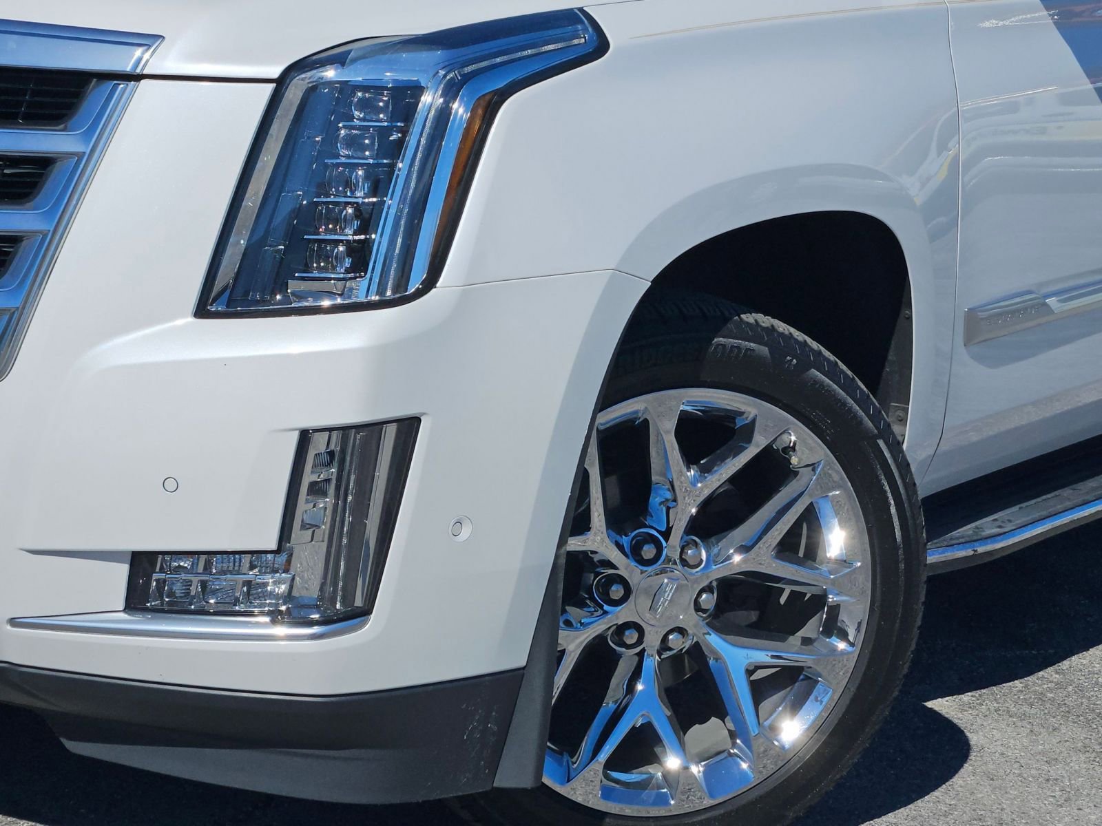 Used 2020 Cadillac Escalade Premium Luxury image 10