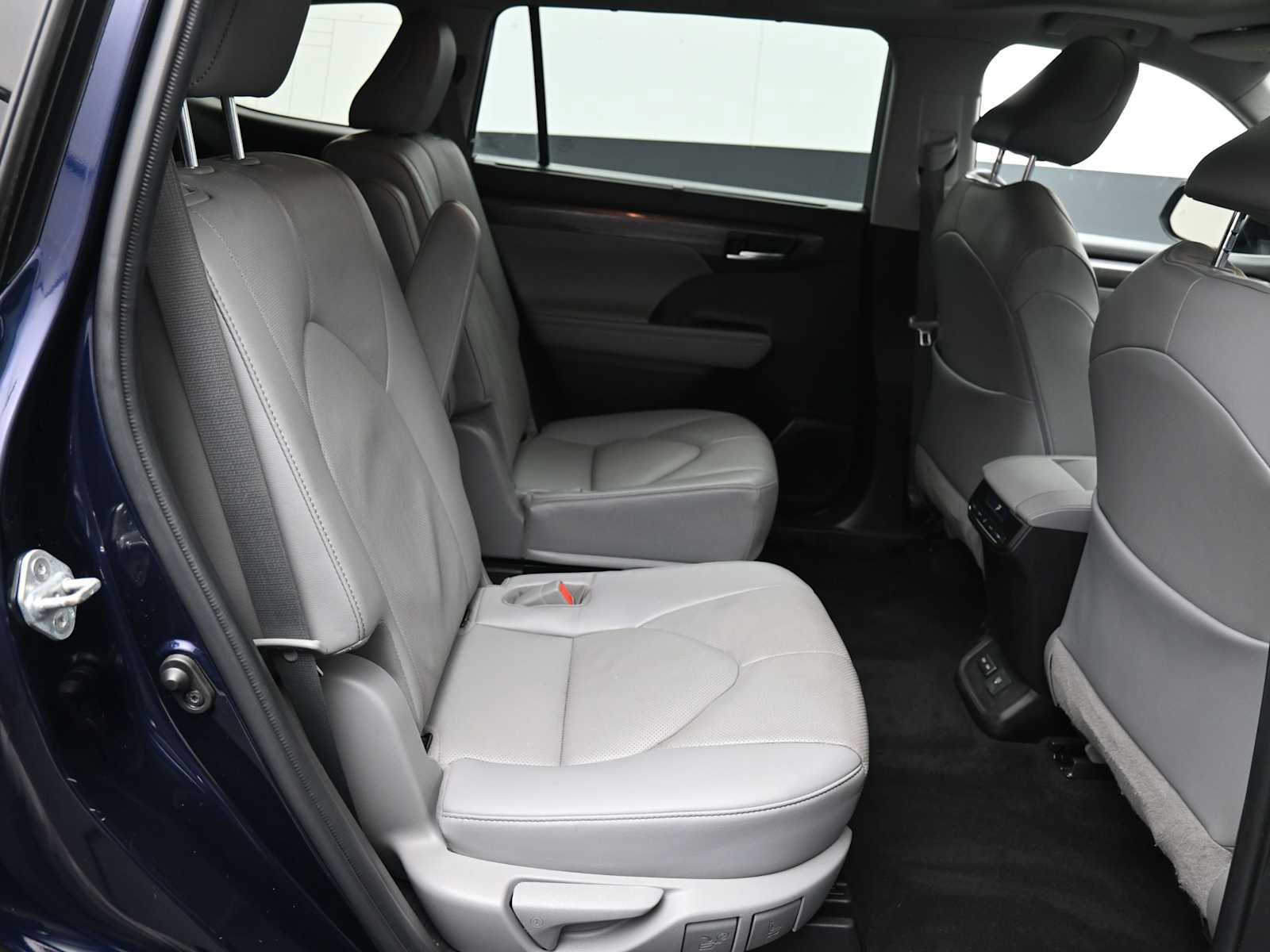 Used 2022 Toyota Highlander Limited AWD/4WD image 25