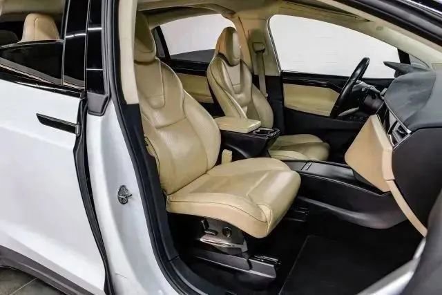 Used 2016 Tesla Model X Performance image 44