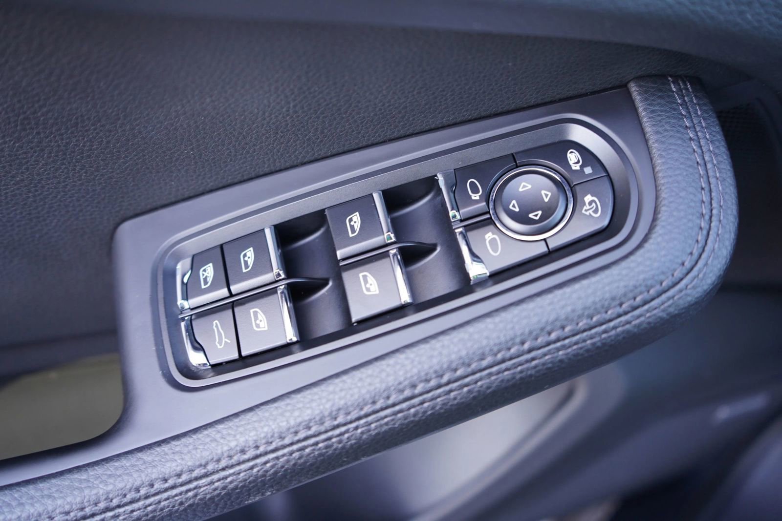 Used 2018 Porsche Macan S image 14