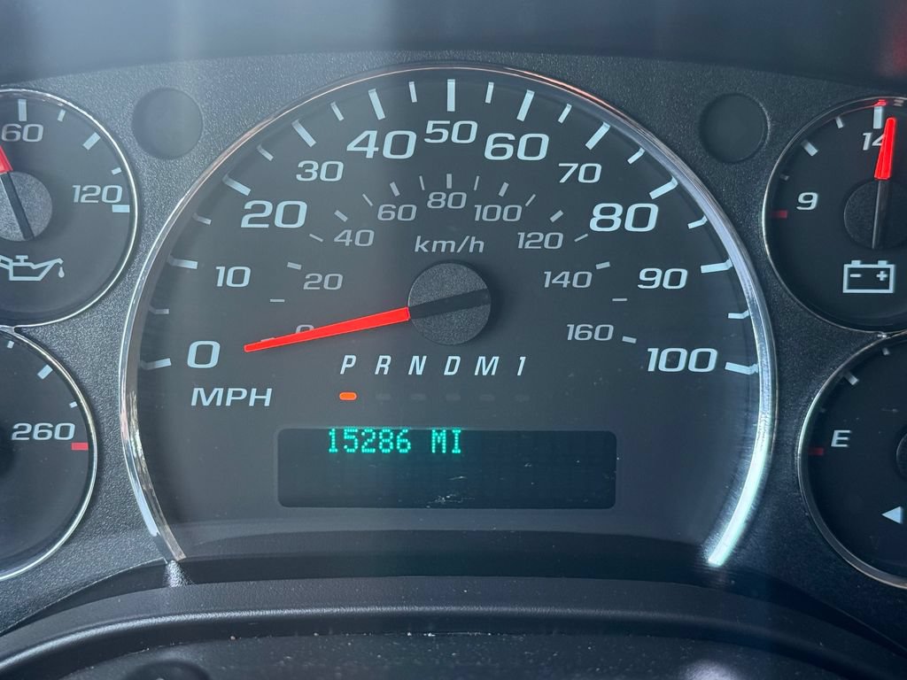 Used 2024 Chevrolet Express 2500 w/ Driver Convenience Package RWD image 2
