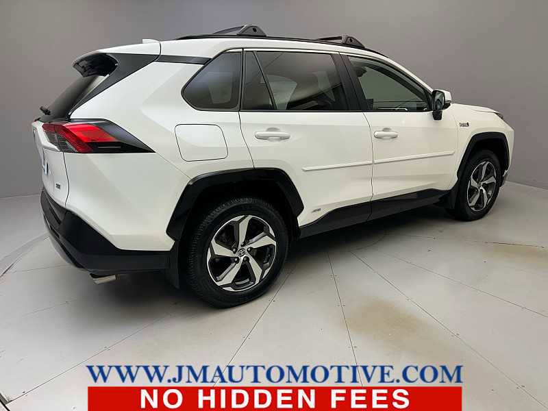 Used 2021 Toyota RAV4 SE w/ Weather & Moonroof Package image 5