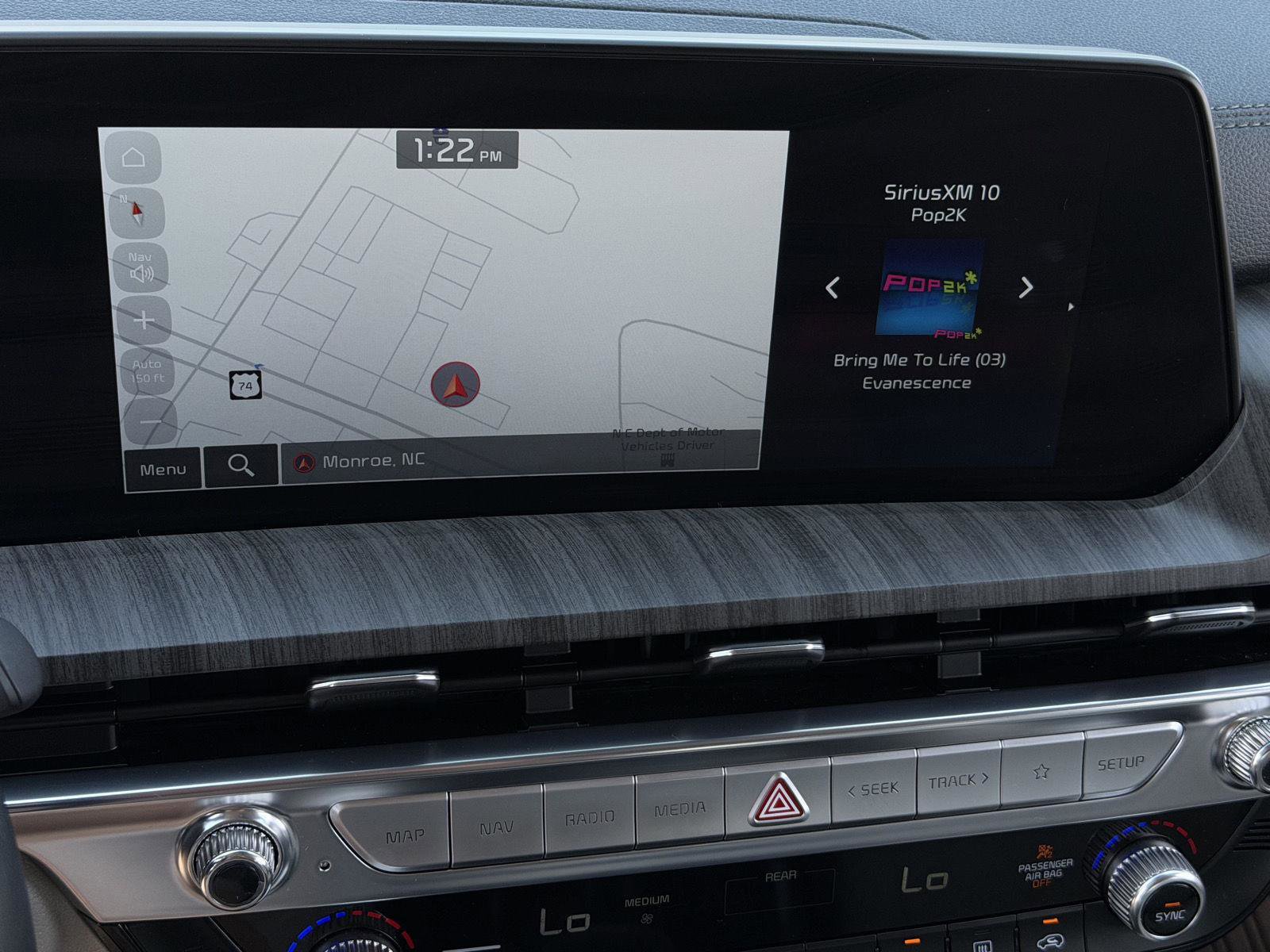 Used 2024 Kia Telluride SX w/ Towing Package image 14