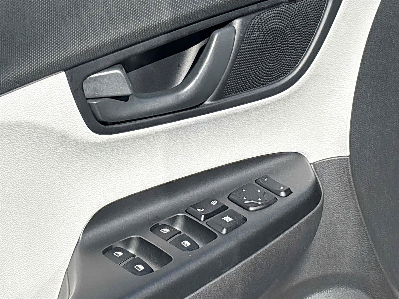 Certified 2023 Hyundai Kona SEL AWD/4WD image 19