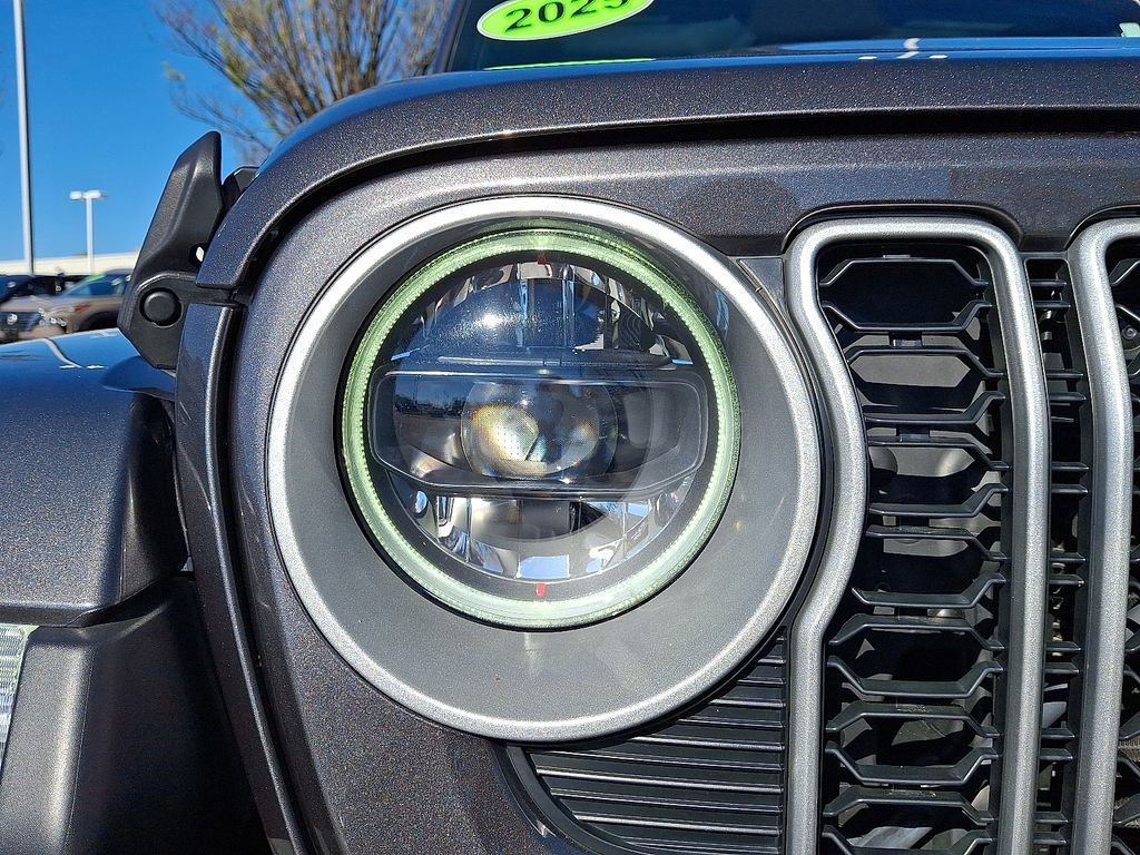 Used 2025 Jeep Wrangler Unlimited Sahara image 9