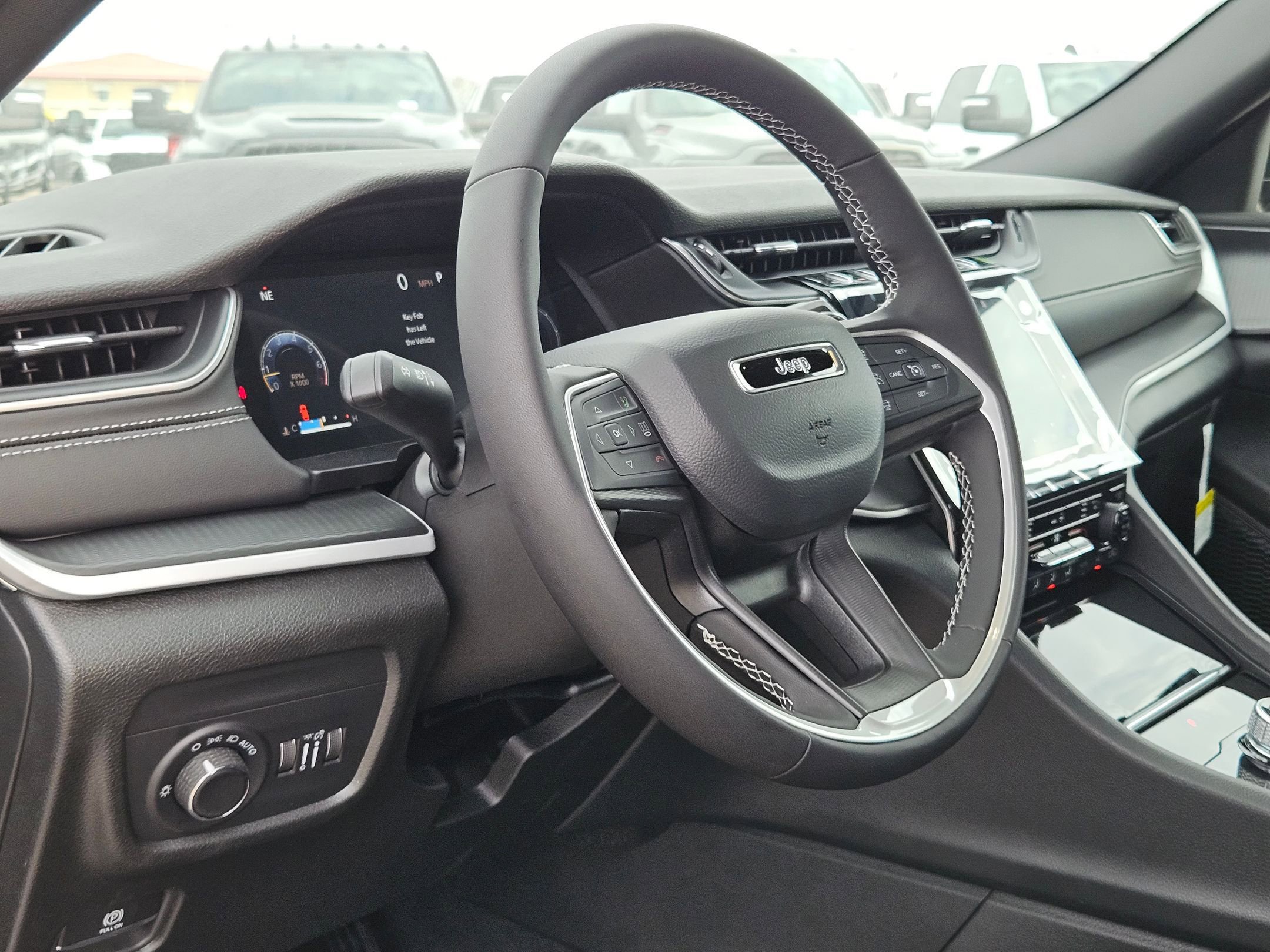 New 2025 Jeep Grand Cherokee Altitude image 10