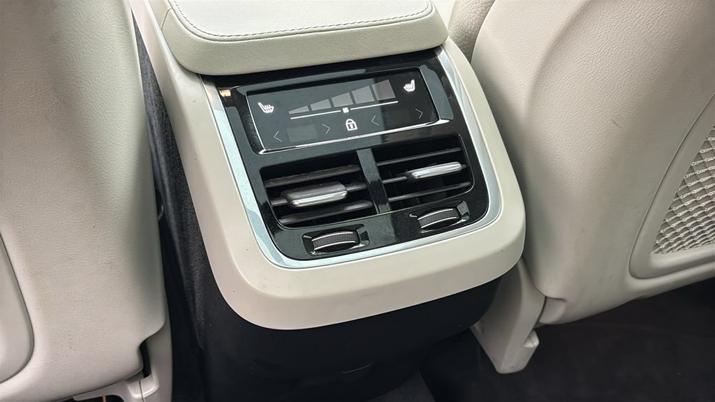 Certified 2024 Volvo XC90 B6 Plus AWD/4WD image 9