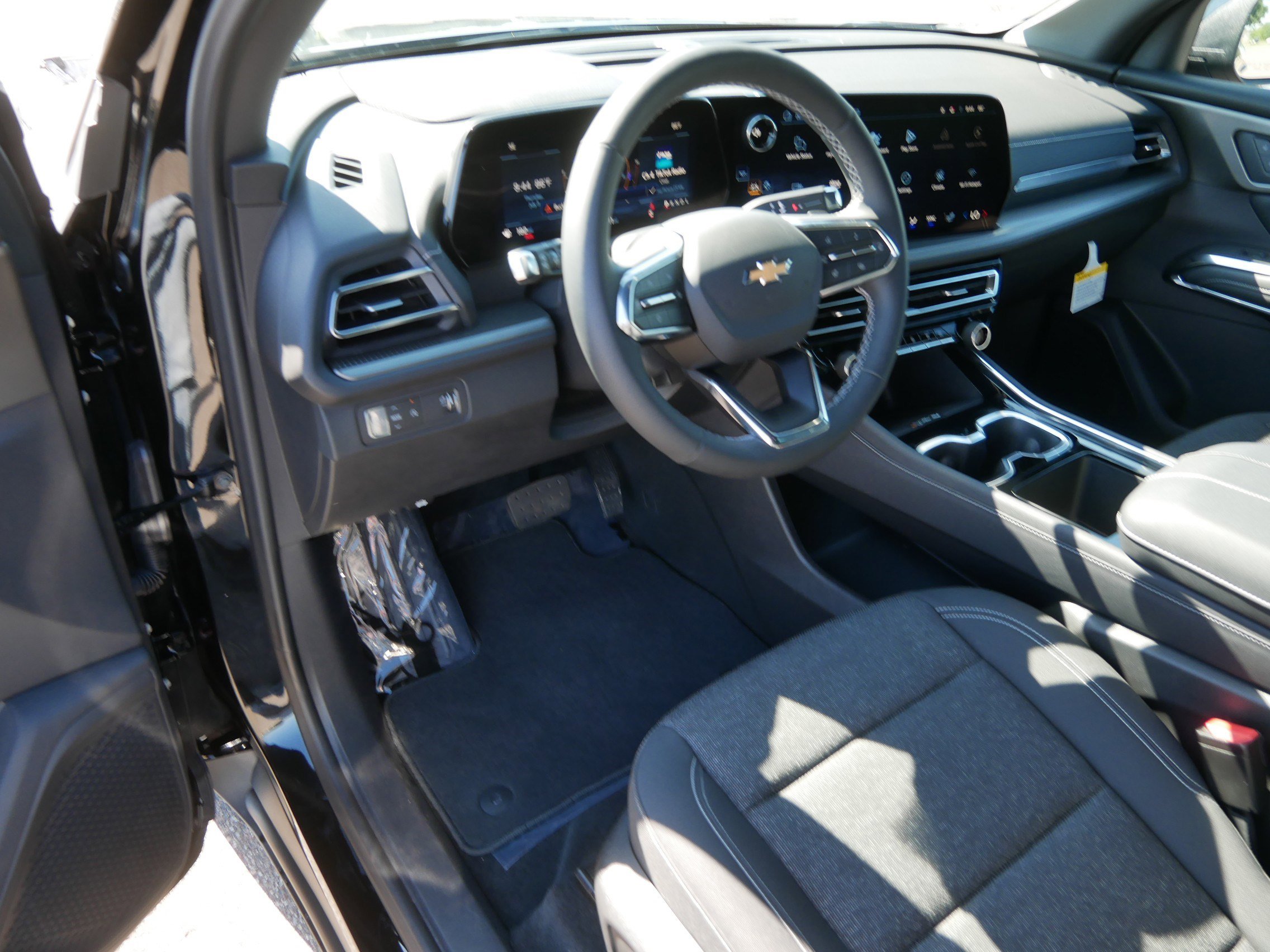 Used 2025 Chevrolet Traverse LT image 19