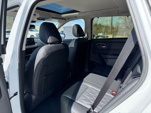 New 2026 Nissan Rogue Platinum image 17